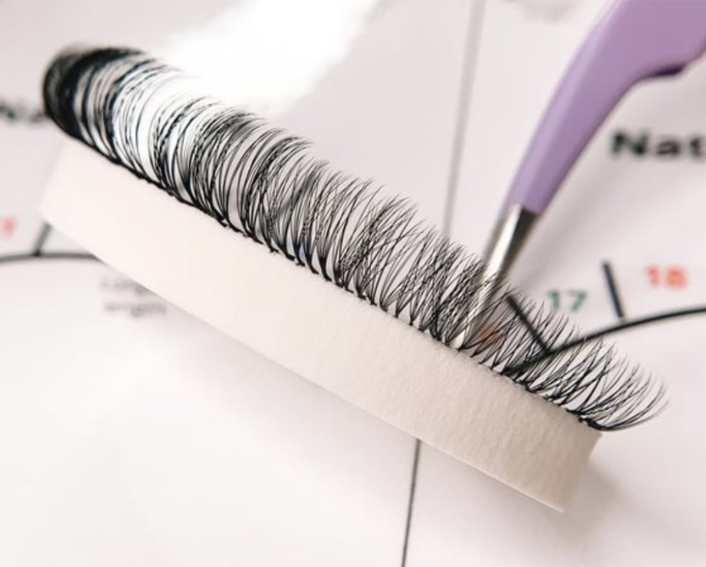 the-benefits-of-using-pre-made-fans-in-eyelash-extensions-7